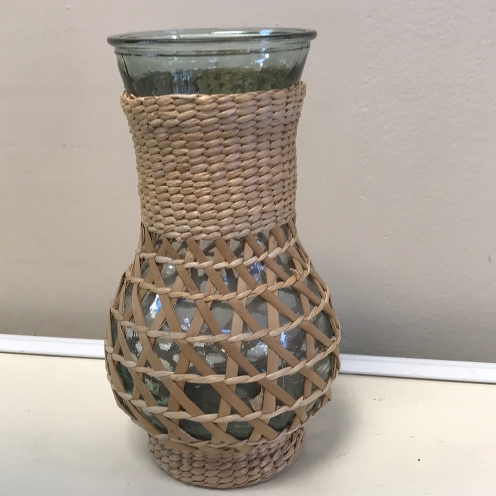 Vintage Wicker/Rattan Wrapped Glass Vase‎